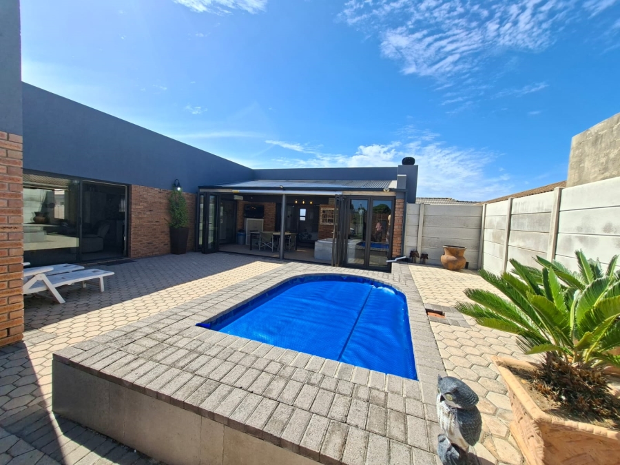 3 Bedroom Property for Sale in Reebok Western Cape